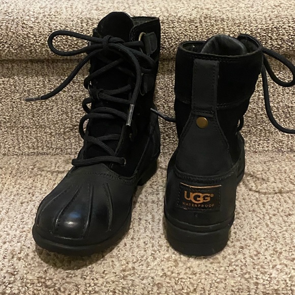 UGG Women's Azaria Winter Boot Duck Boot Black Size 5.5 - Picture 3 of 6